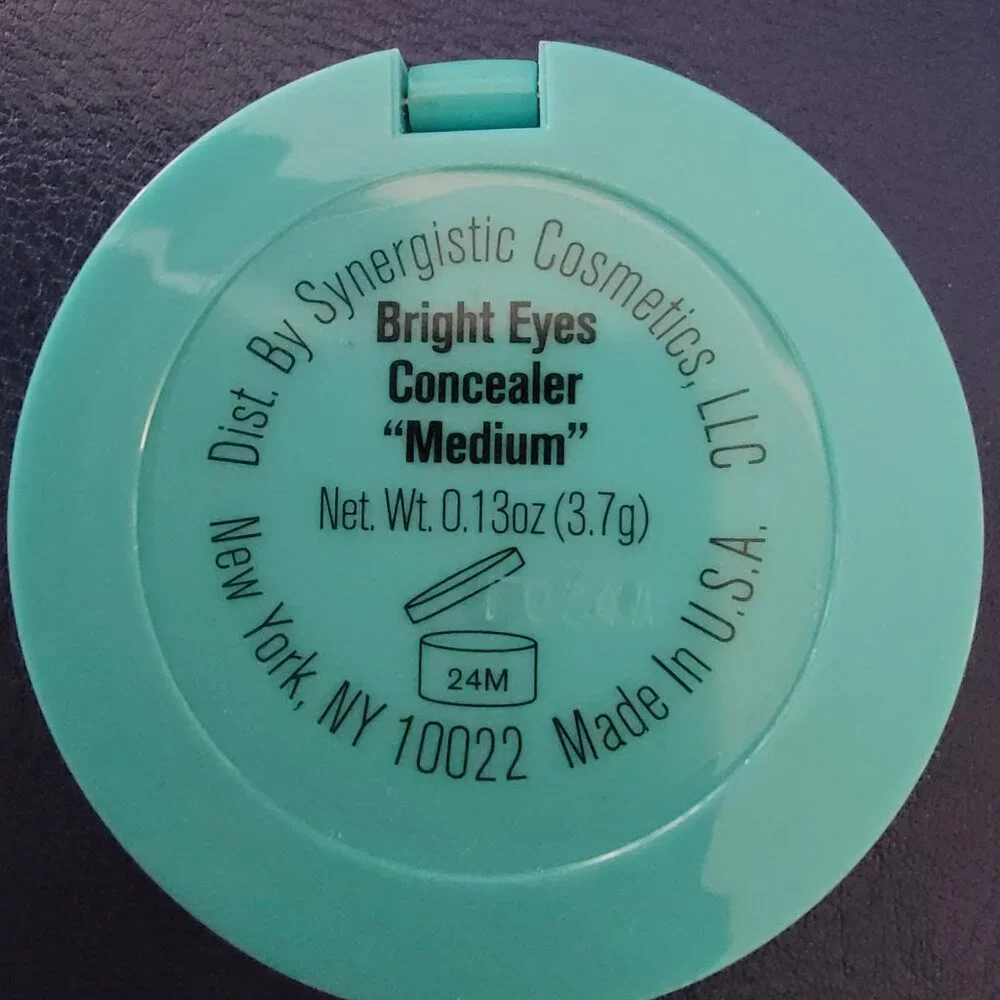 Carmindy & Co makeup Bronzer Aloha and Bright Eyes Concealer Medium